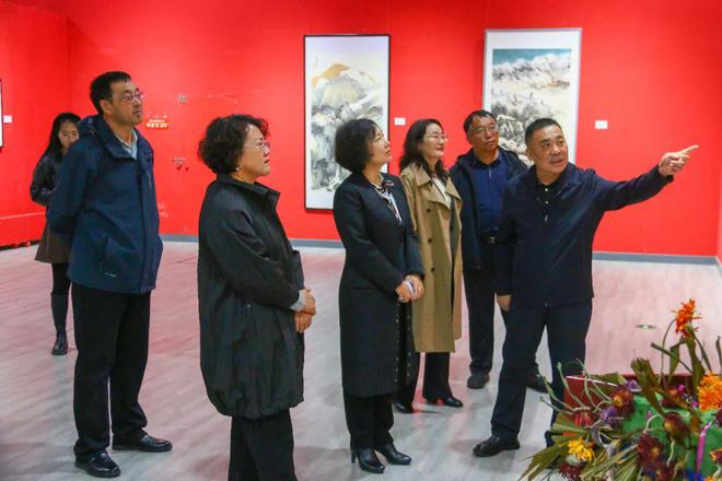 内蒙古文艺创作专题调研组赴乌兰察布市调研文艺创作工作